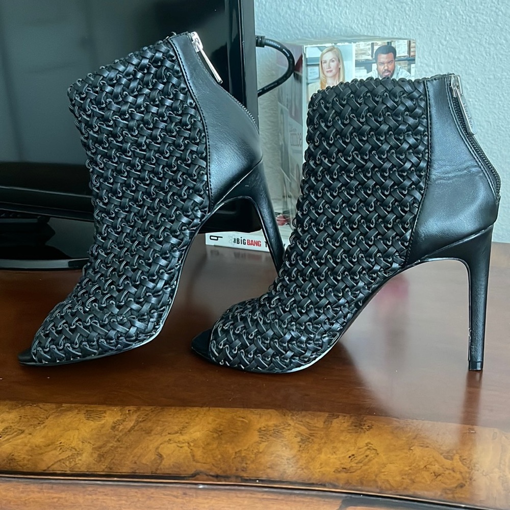 CHARLES Charles David Heels